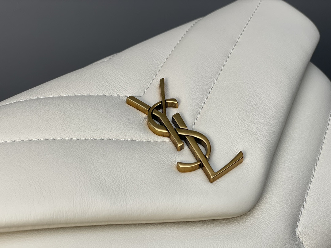 Y51 TOY LOULOU IN QUILTED LEATHER WHITE 7.9 X 5.5 X 3 INCHES