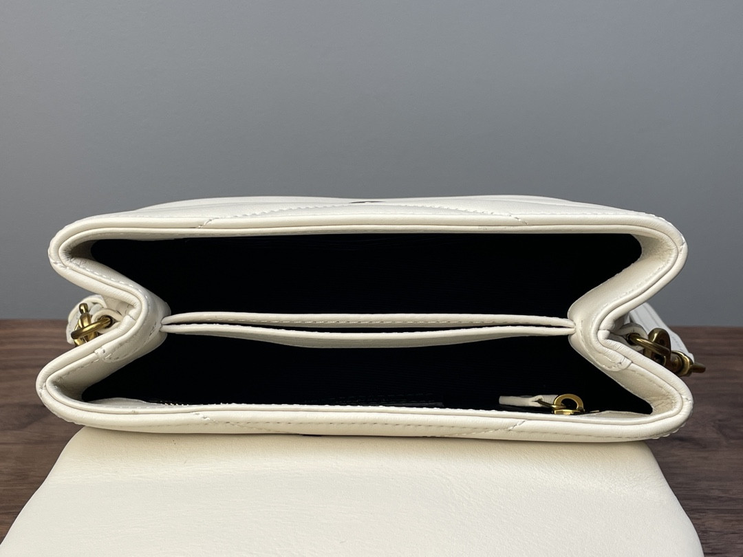 Y51 TOY LOULOU IN QUILTED LEATHER WHITE 7.9 X 5.5 X 3 INCHES