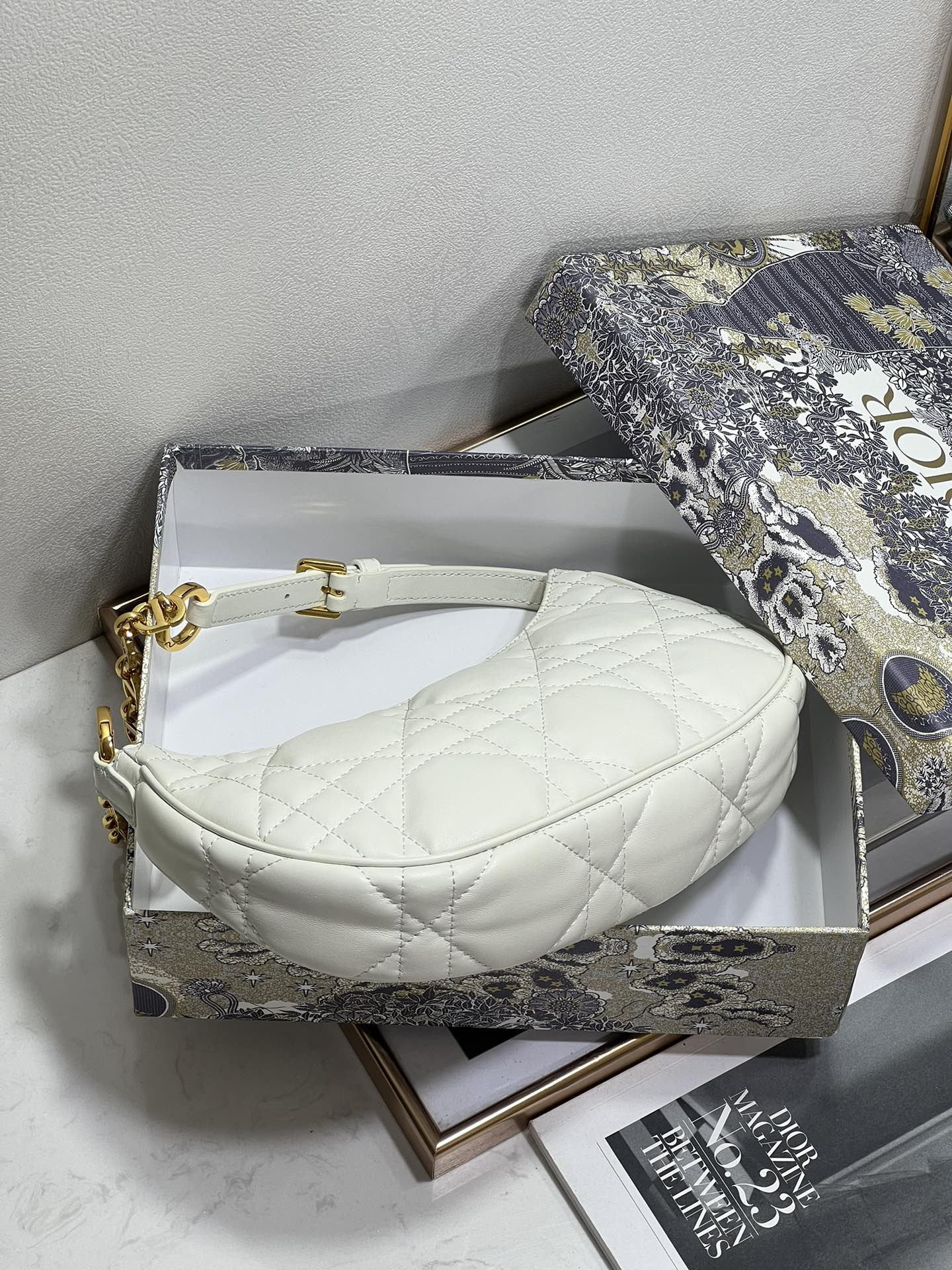 D10r CD Lounge bag white 26 x 15x 5.5 cm