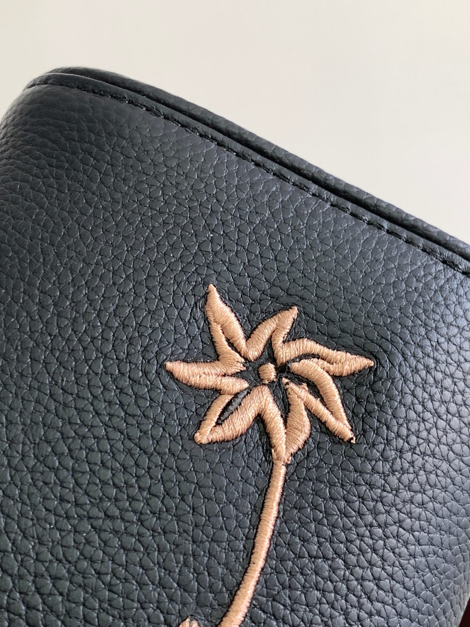 D10r Lingot Toiletry Bag GRAINED LEATHER BLACK Black Oblique Mirage Technical Fabric 8.5 x 5 x 4 inches