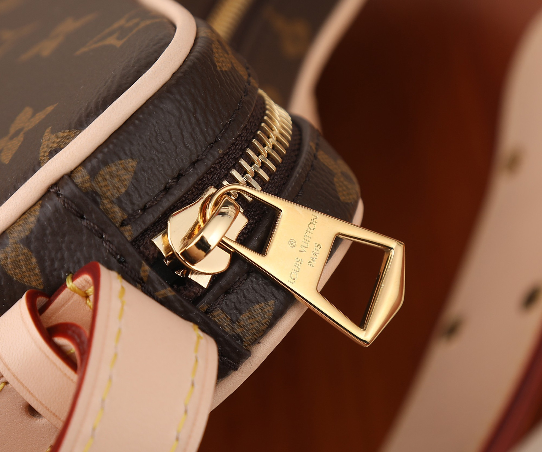 L0vis Vvtt0n M46828 Croissant MM 9.8 x 5.9 x 2 inches