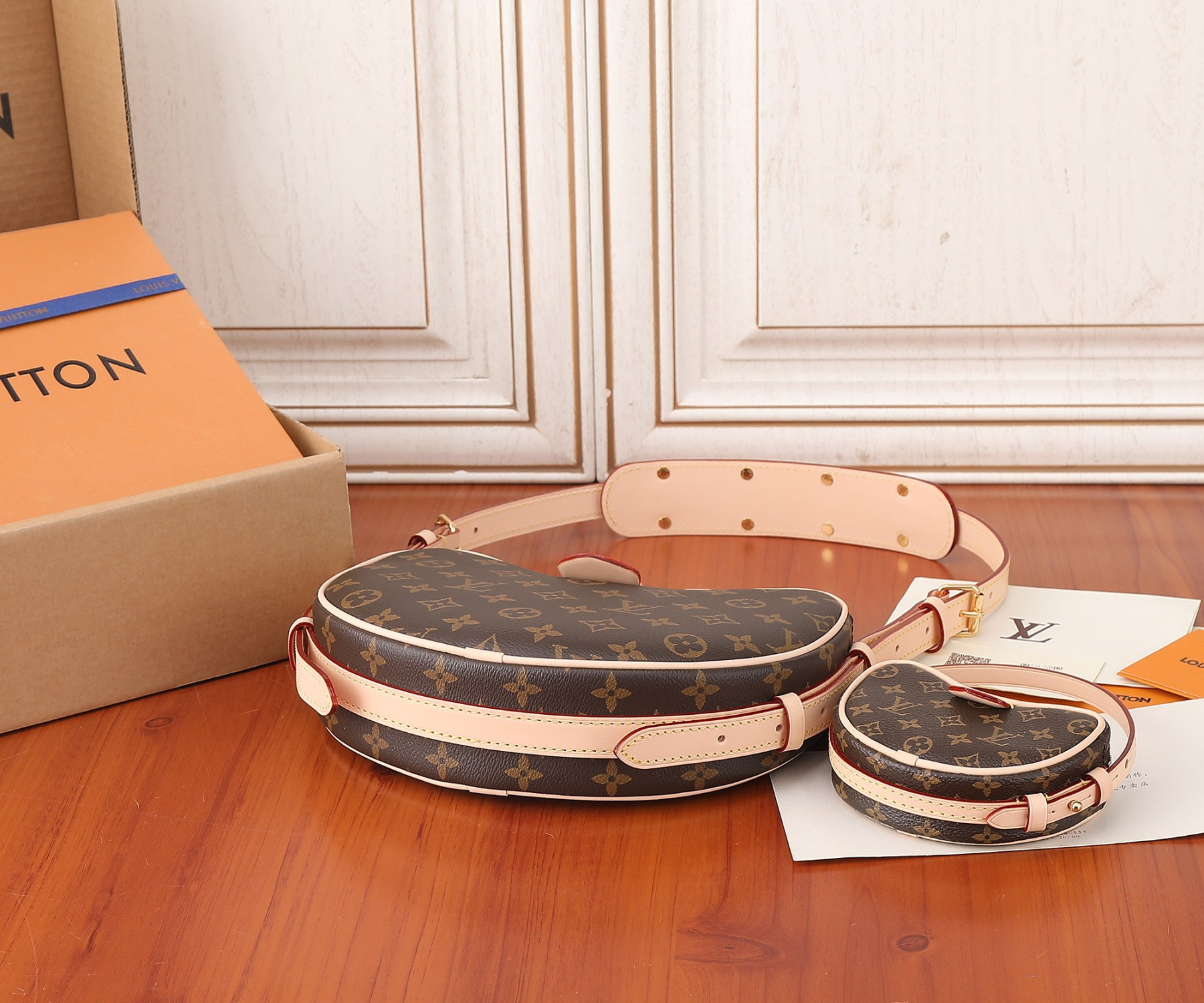 L0vis Vvtt0n M46828 Croissant MM 9.8 x 5.9 x 2 inches