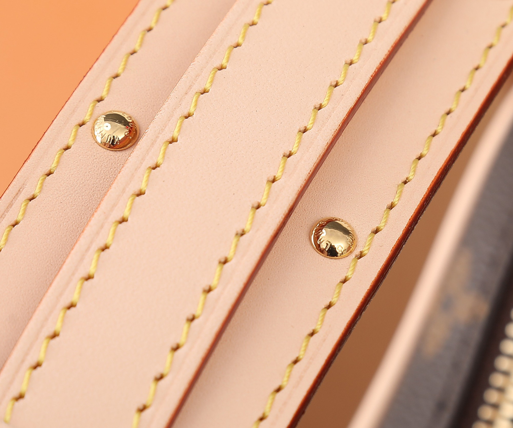 L0vis Vvtt0n M46828 Croissant MM 9.8 x 5.9 x 2 inches