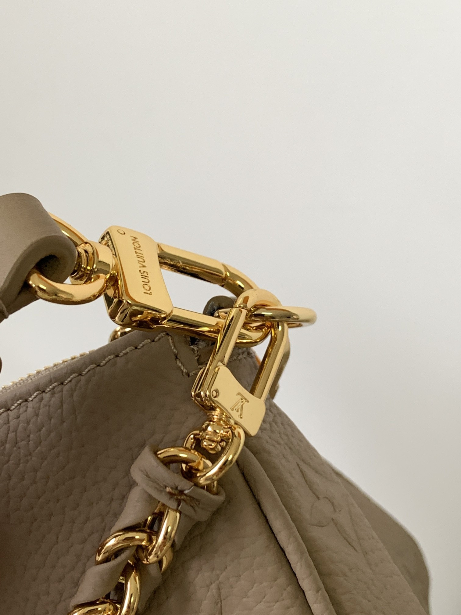 L0vis Vvtt0n Multi Pochette Accessoires Gray 9.4 x 5.3 x 1.6 inches