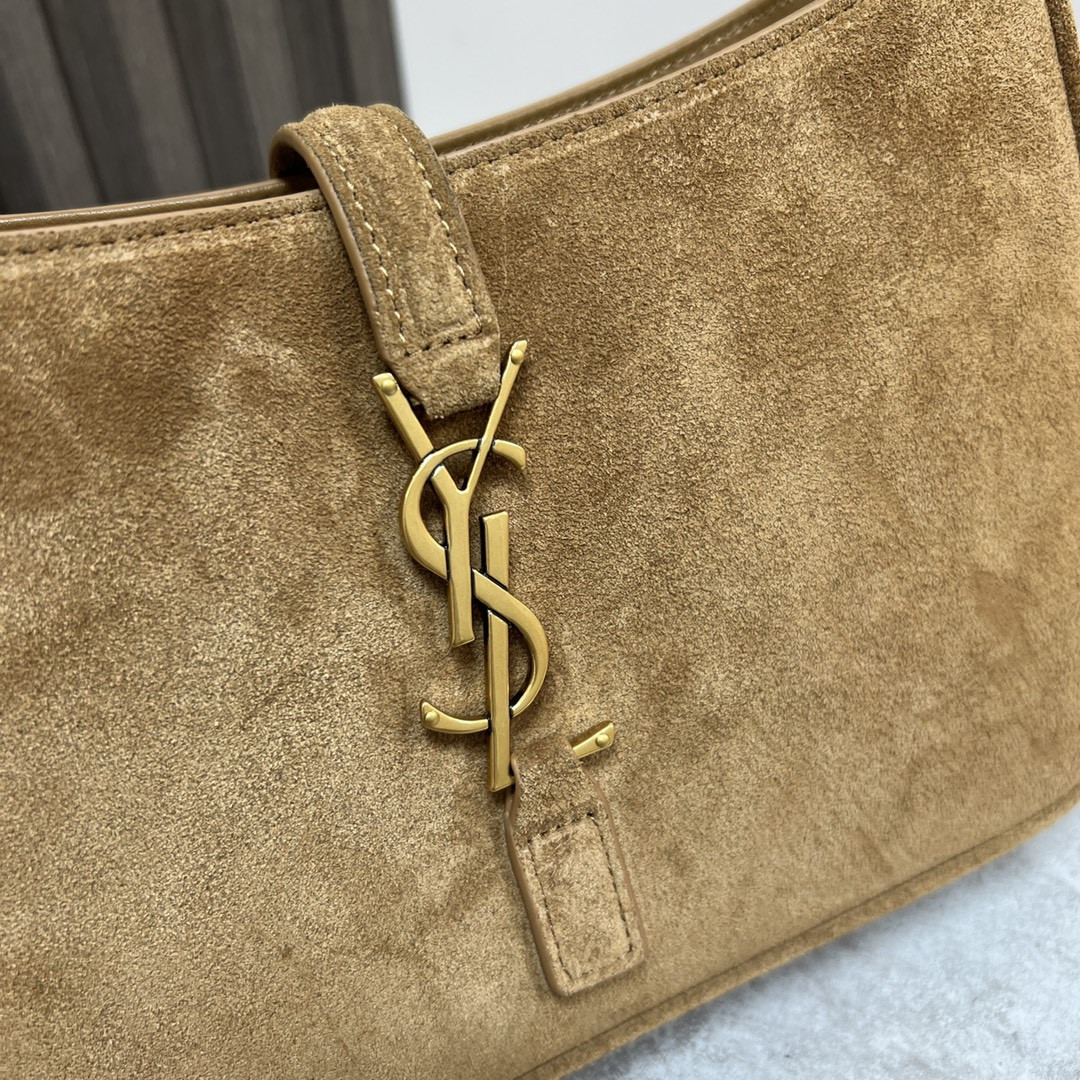 Y51 LE 5 À 7 IN SUEDE BROWN 9 X 6.3 X 2.5 INCHES