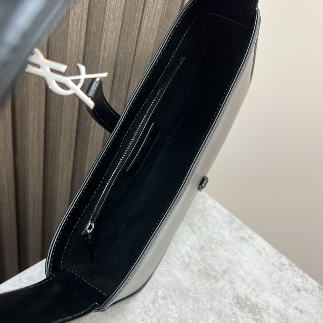 Y51 LE 5 À 7 IN SMOOTH LEATHER NOIR SILVER 9 X 6.3 X 2.5 INCHES