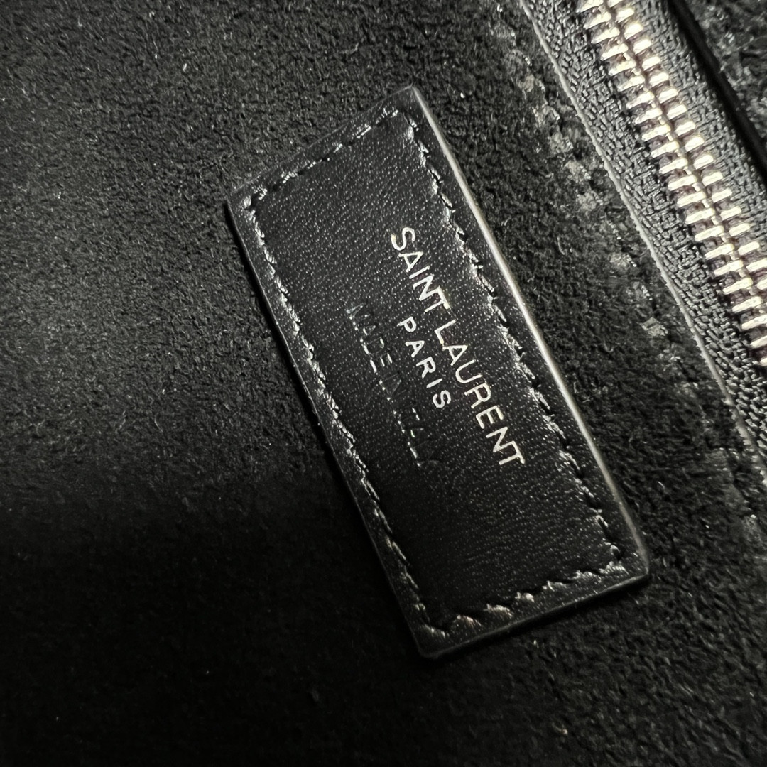 Y51 LE 5 À 7 IN SMOOTH LEATHER NOIR SILVER 9 X 6.3 X 2.5 INCHES