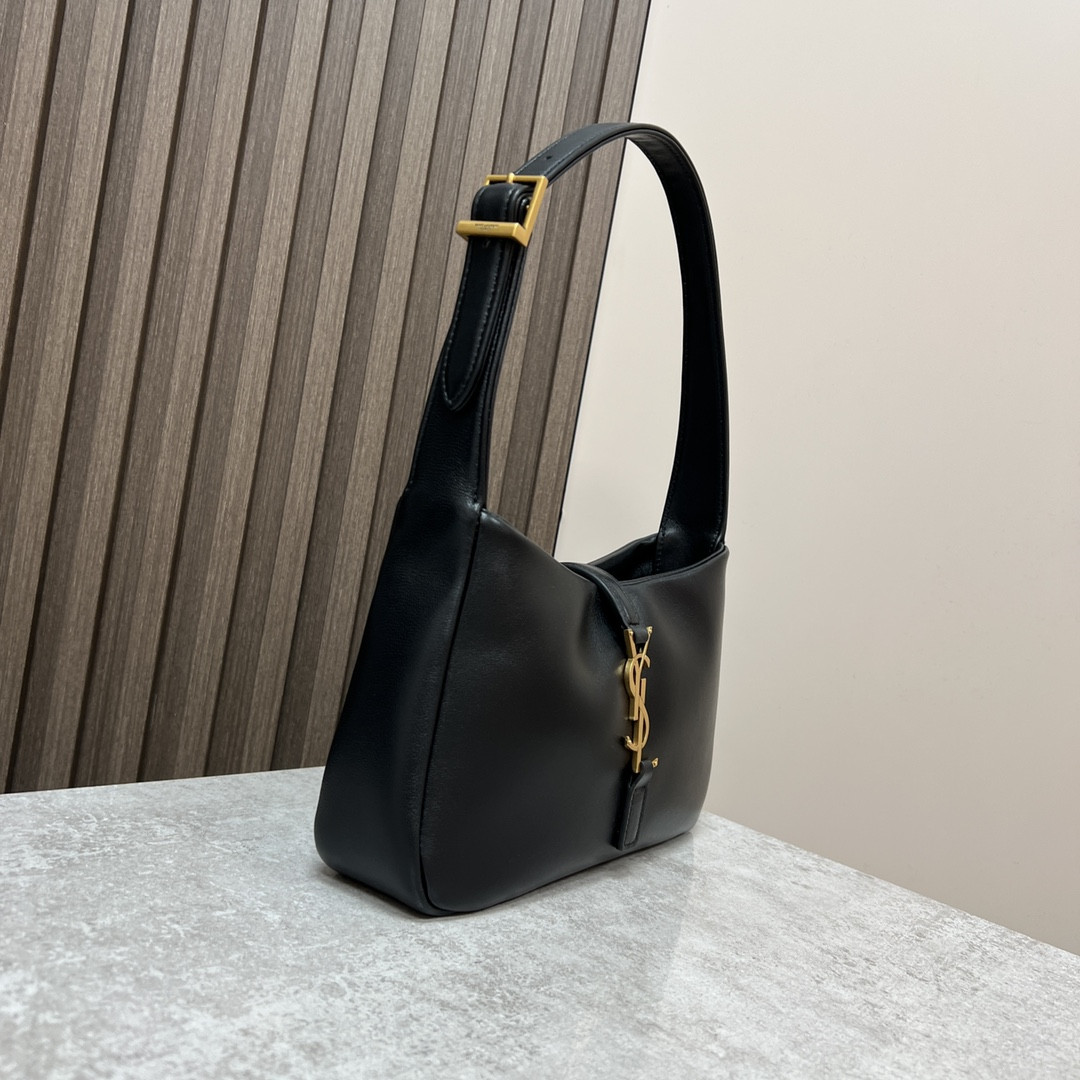 Y51 LE 5 À 7 IN SMOOTH LAMBSKIN black 9 X 6.3 X 2.5 INCHES