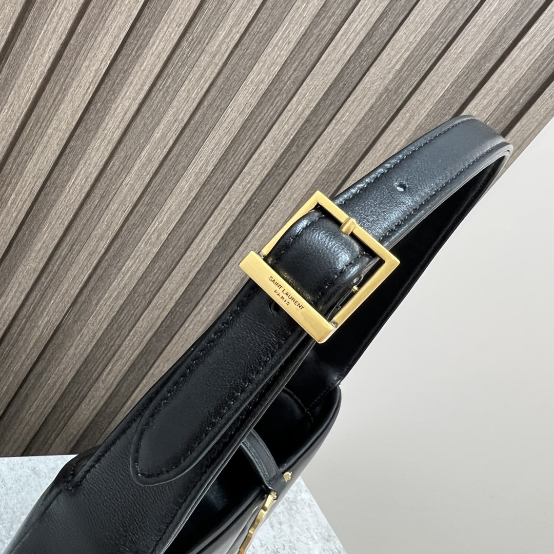 Y51 LE 5 À 7 IN SMOOTH LAMBSKIN black 9 X 6.3 X 2.5 INCHES