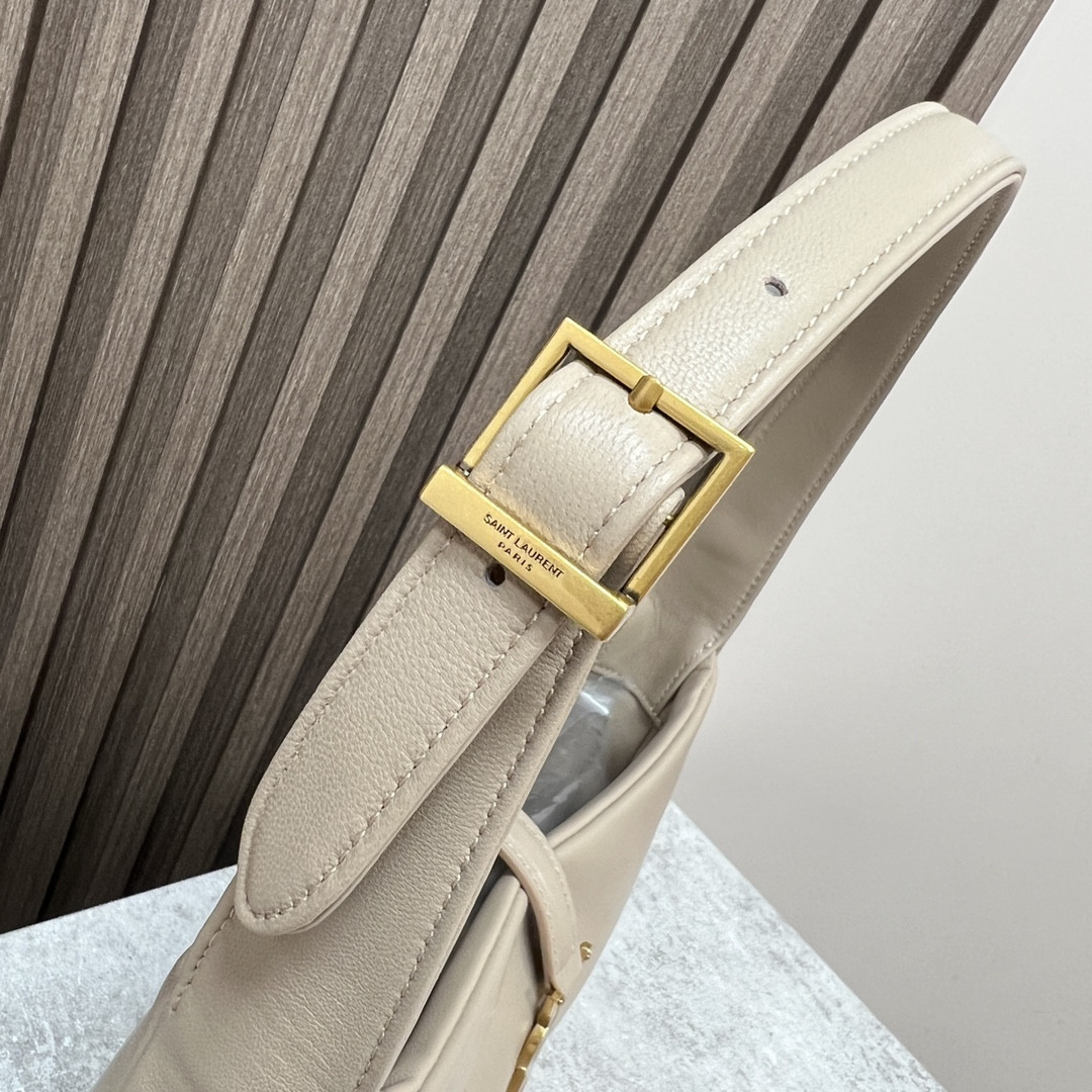 Y51 LE 5 À 7 IN SMOOTH LAMBSKIN white 9 X 6.3 X 2.5 INCHES