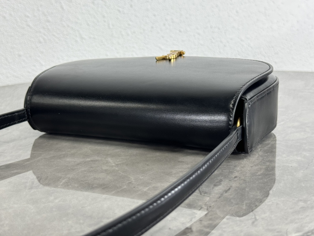 Y51 MINI VOLTAIRE IN BOX Sa1nt Lau*nt 8.3" X 4.3" X 1.8"