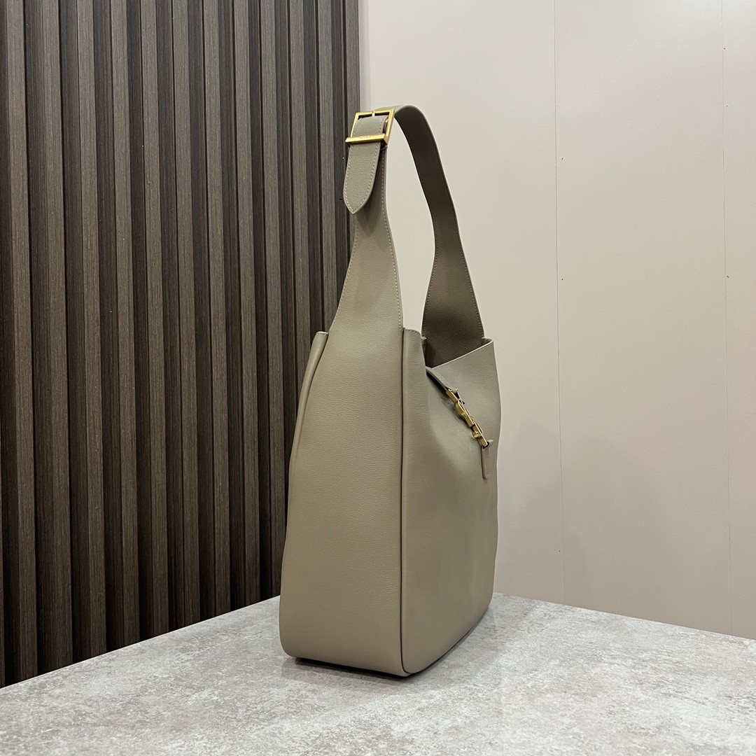 Y51 LE 5 À 7 S*pPLE LARGE IN SMOOTH LEATHER LIGHT GRAY 11.8" X 11" X 4.3"