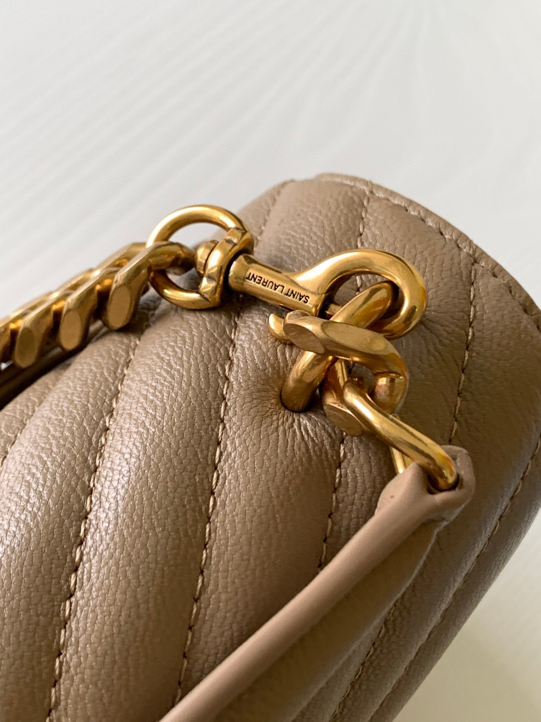 Y51 COLLEGE MEDIUM IN QUILTED LEATHER BROWN 9.4 X 6.6 X 2.5 INCHES