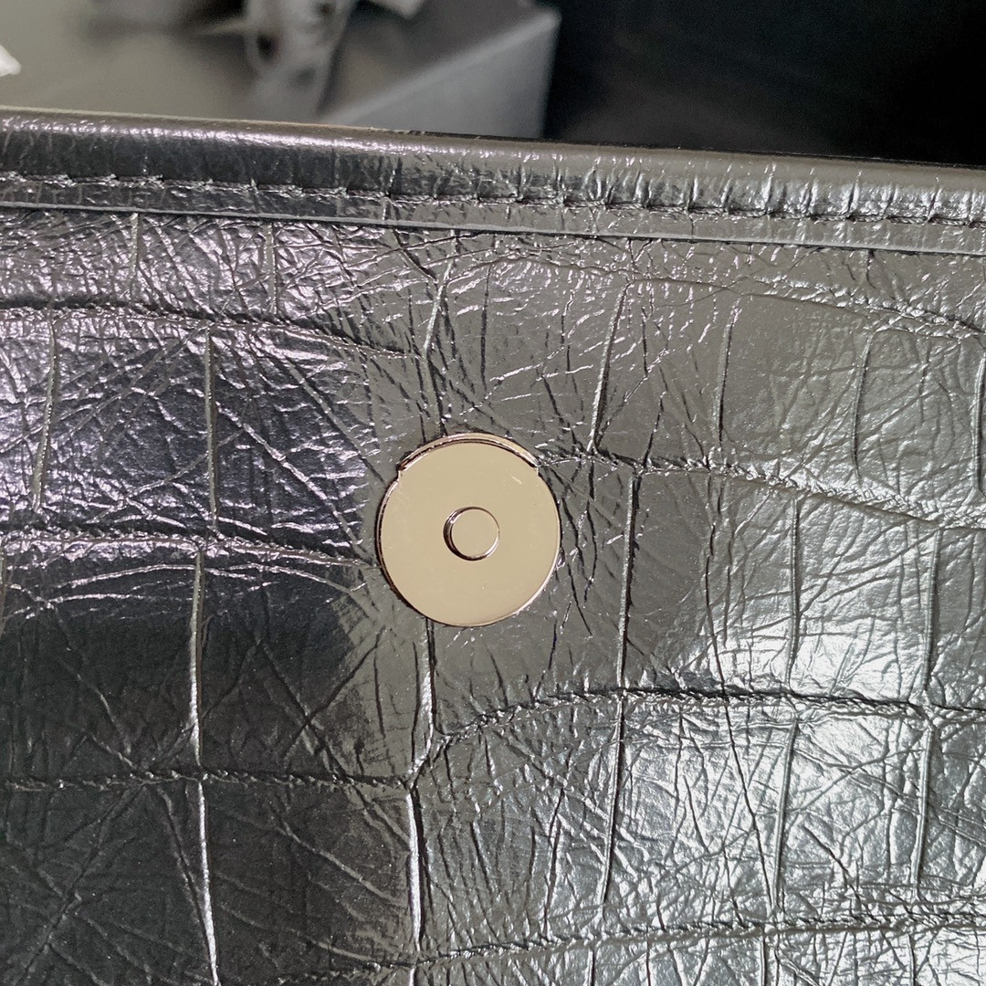 Y51 NIKI MEDIUM IN VINTAGE LEATHER 11 X 7.8 X 3.3 INCHES