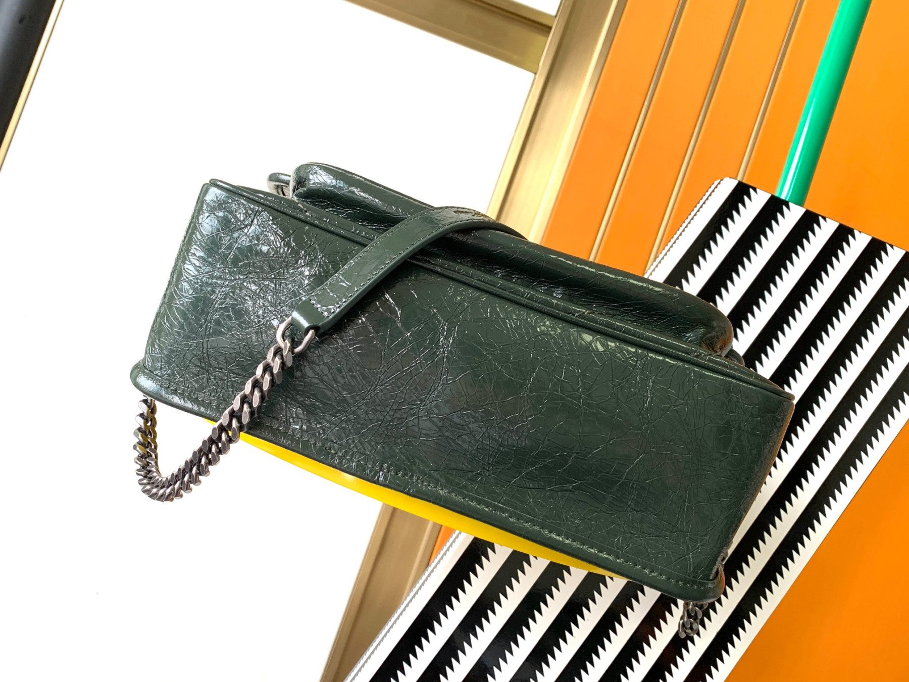 Y51 NIKI MEDIUM IN VINTAGE LEATHER dark green 11 X 7.8 X 3.3 INCHES