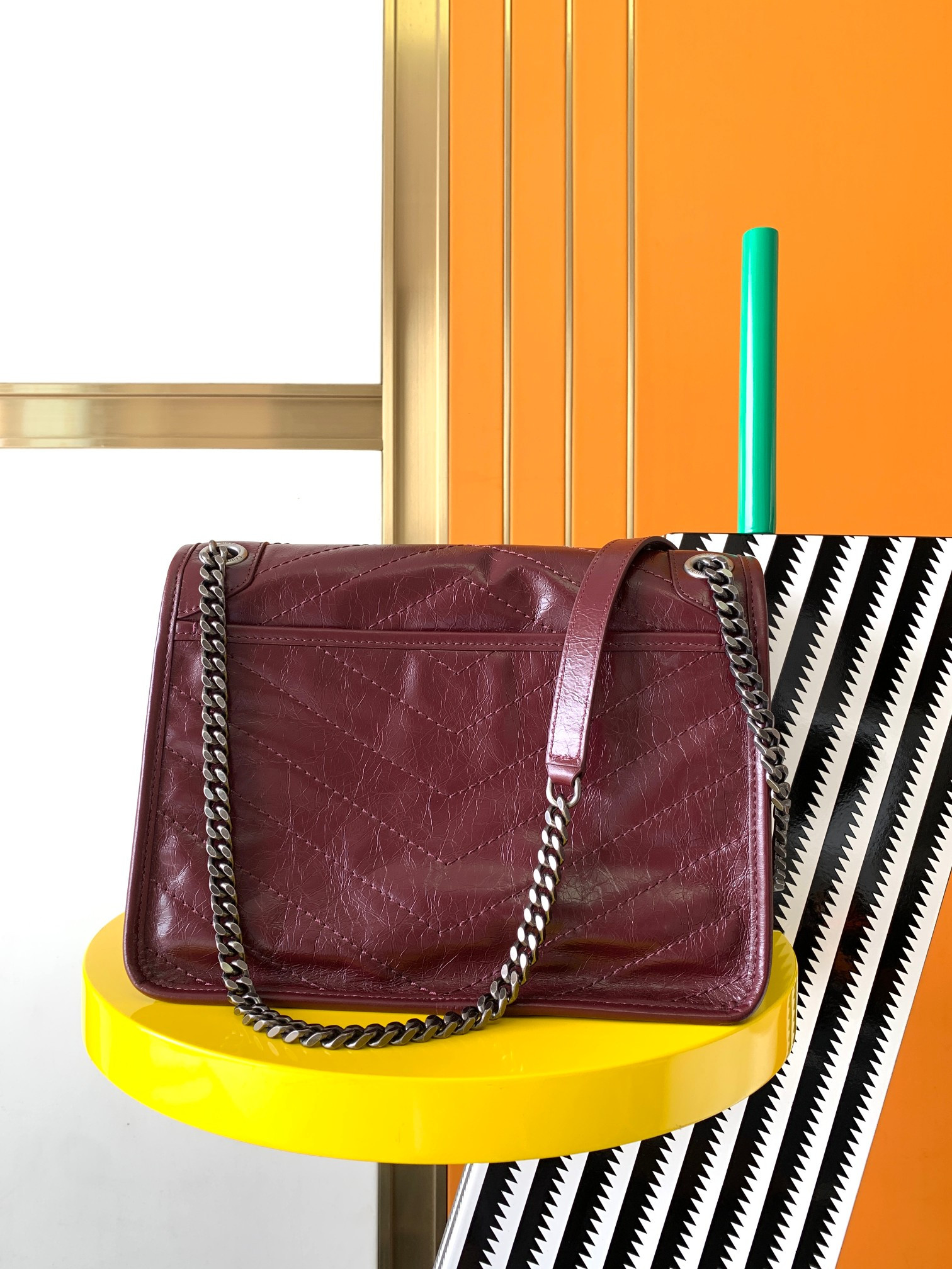 Y51 NIKI MEDIUM IN VINTAGE LEATHER RED 11 X 7.8 X 3.3 INCHES