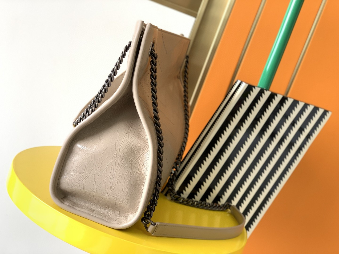 Y51 NIKI SHOPPING IN VINTAGE LEATHER BEIGE 12.9 X 10.6 X 4.5 INCHES