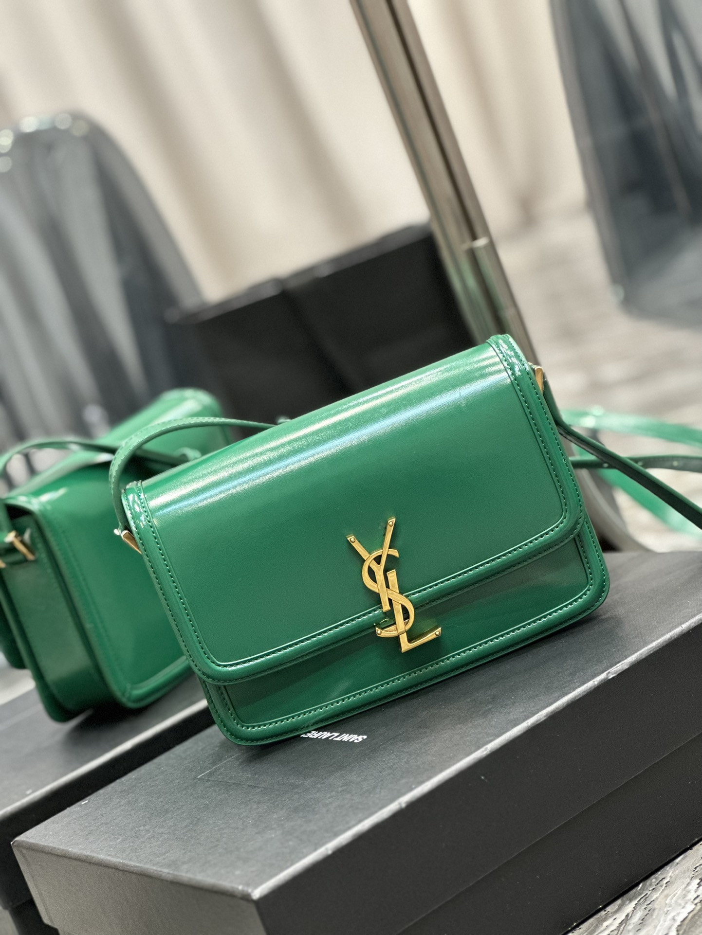 Y51 SOLFERINO MEDIUM SATCHEL IN BOX Sa1nt Lau*nt GREEN 9.1 X 6.3 X 2.4 INCHES