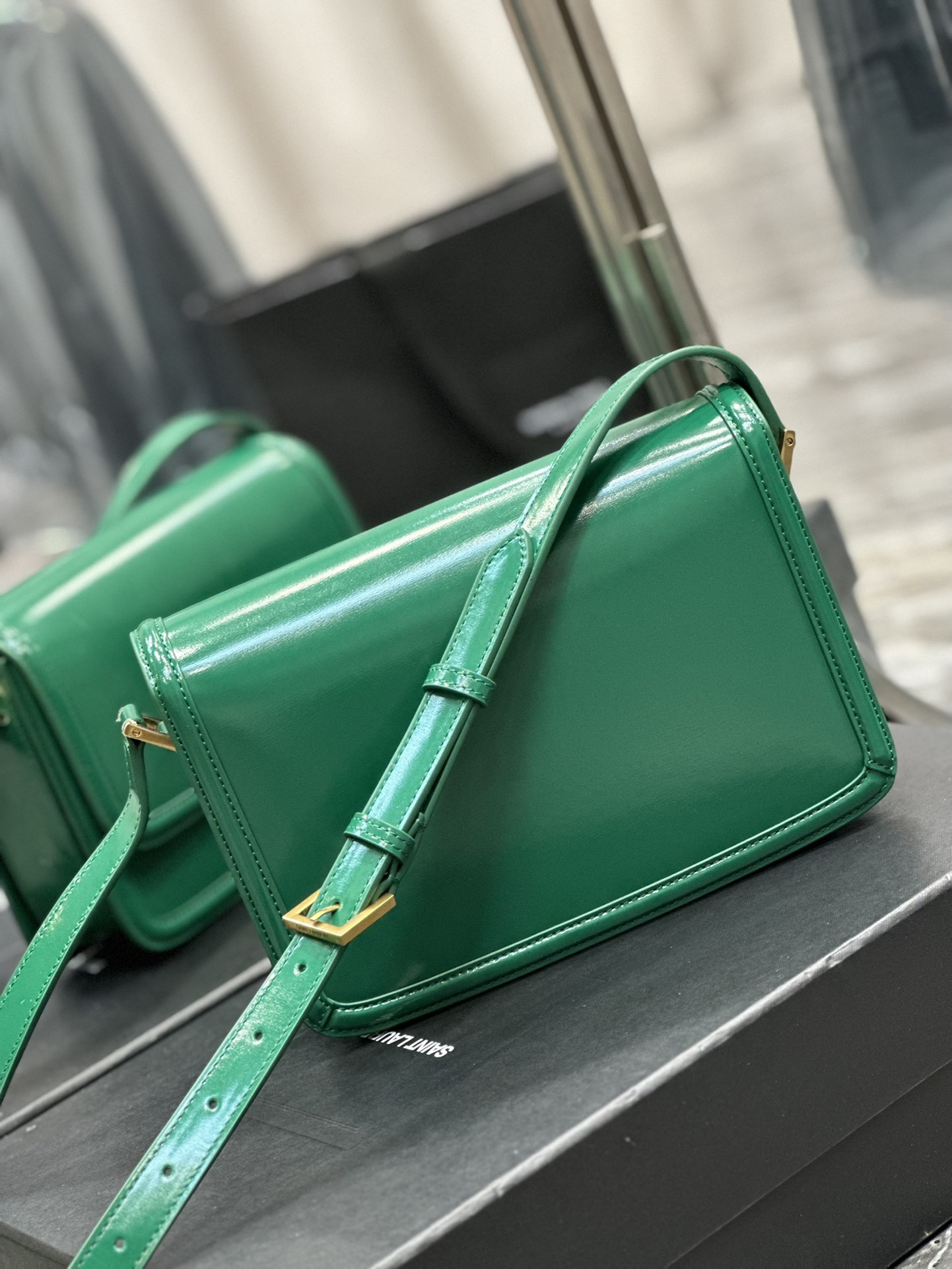 Y51 SOLFERINO MEDIUM SATCHEL IN BOX Sa1nt Lau*nt GREEN 9.1 X 6.3 X 2.4 INCHES