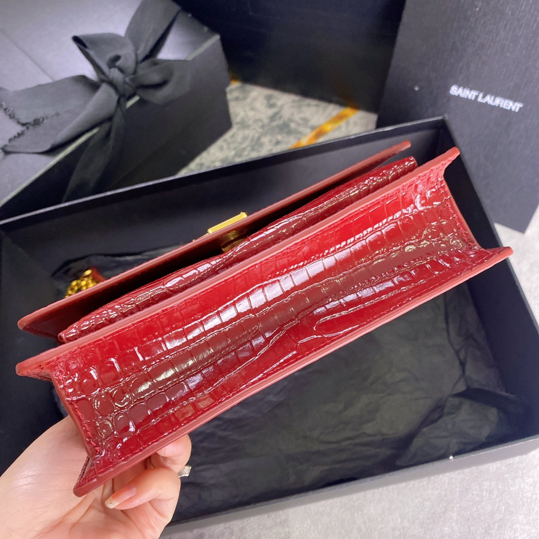 Y51 SUNSET CHAIN WALLET IN CROCODILE-EMBOSSED SHINY LEATHER RED 7.4 X 5.5 X 2.1 INCHES