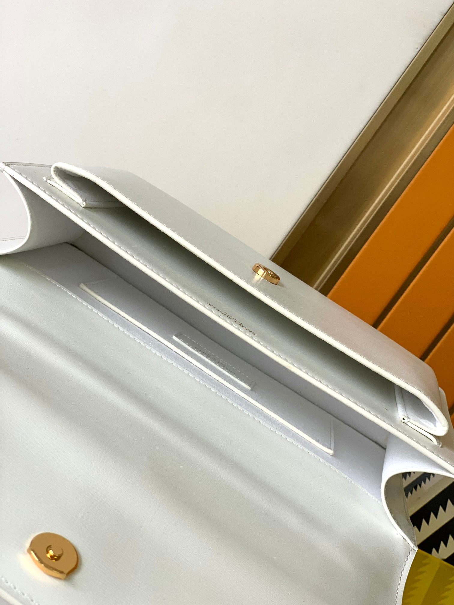 Y51 SUNSET LARGE IN SMOOTH LEATHER WHITE 10.6 X 7 X 3.1 INCHES