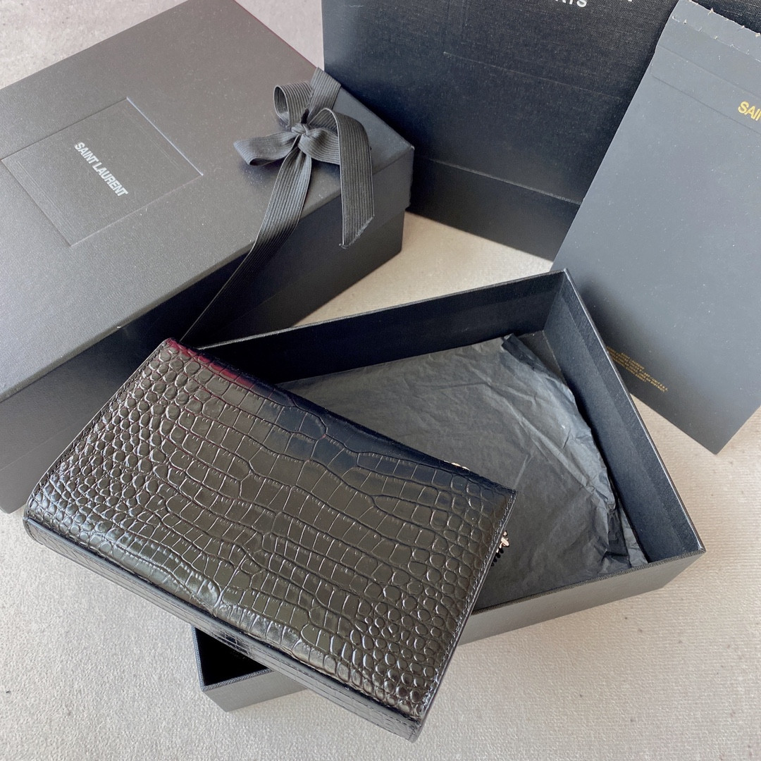 Y51 KATE MEDIUM TASSEL IN CROCODILE-EMBOSSED LEATHER BLACK 9.4 X 5.7 X 2.1 INCHES