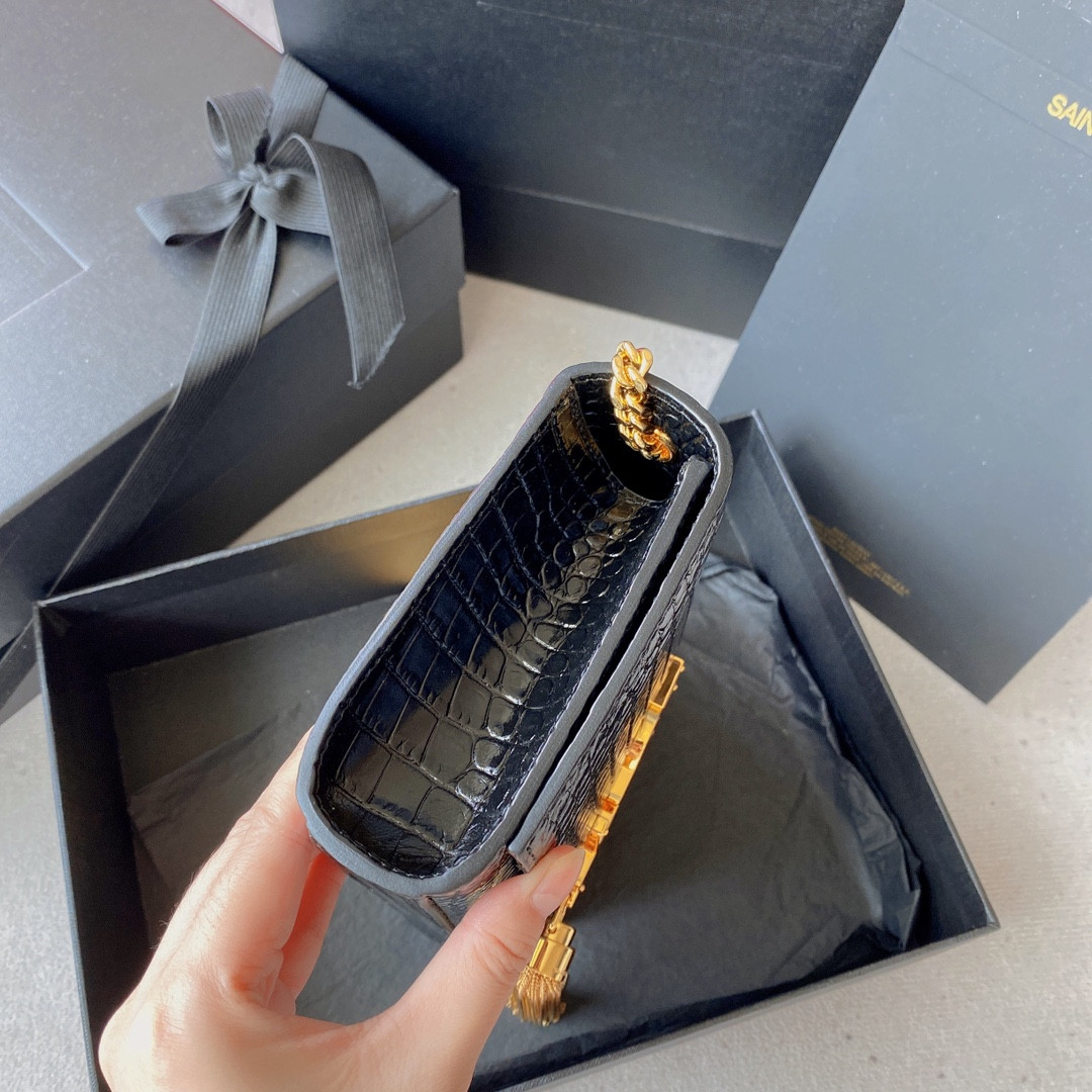 Y51 KATE SMALL IN GRAIN DE POUDRE EMBOSSED LEATHER BLACK 7.8 X 4.9 X 1.9 INCHES