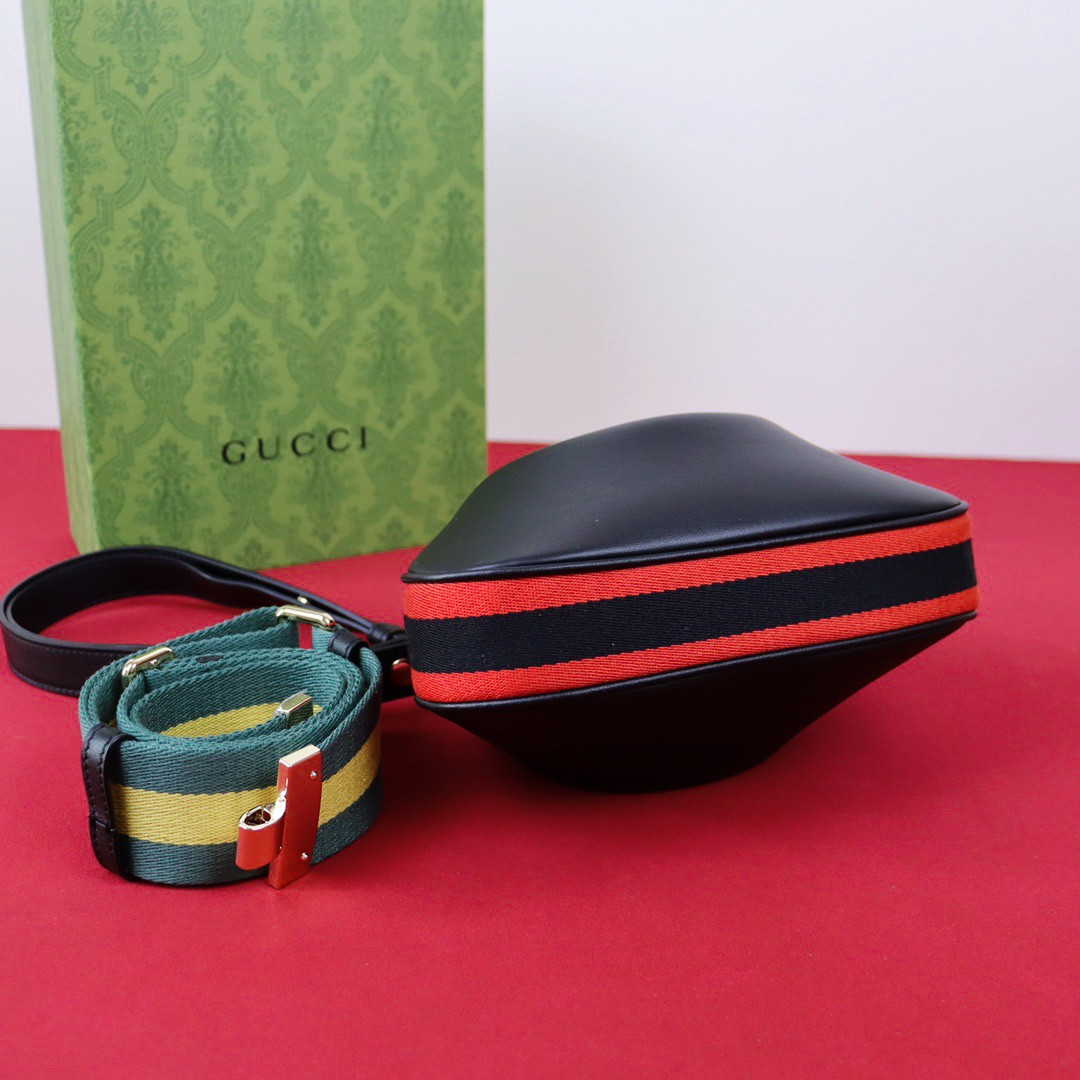 Gvc*1 ATTACHE SMALL SHOULDER BAG BLACK 9"W x 8.7"H x 2"D