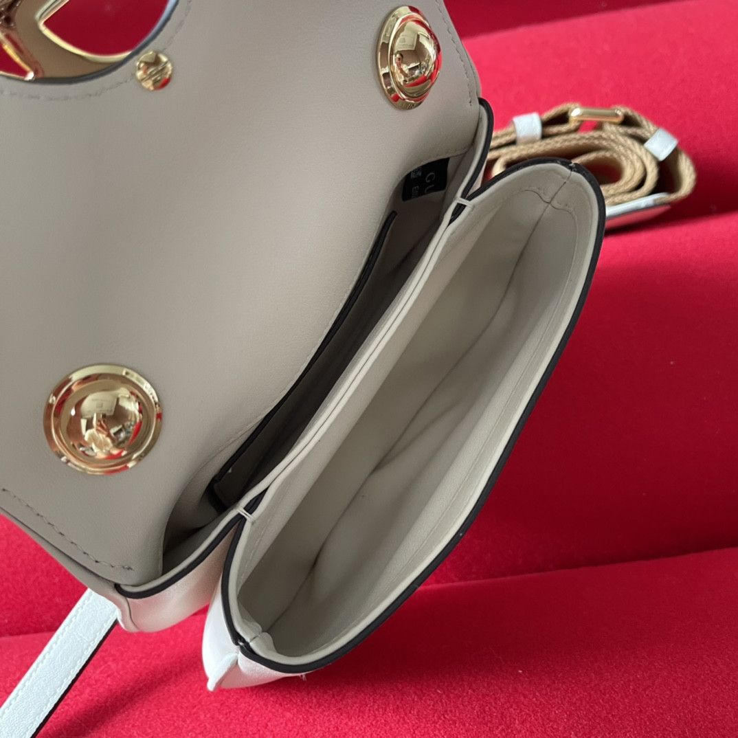 Gvc*1 BLONDIE MINI BAG WHITE 8.7"W x 5.1"H x 2.2"D