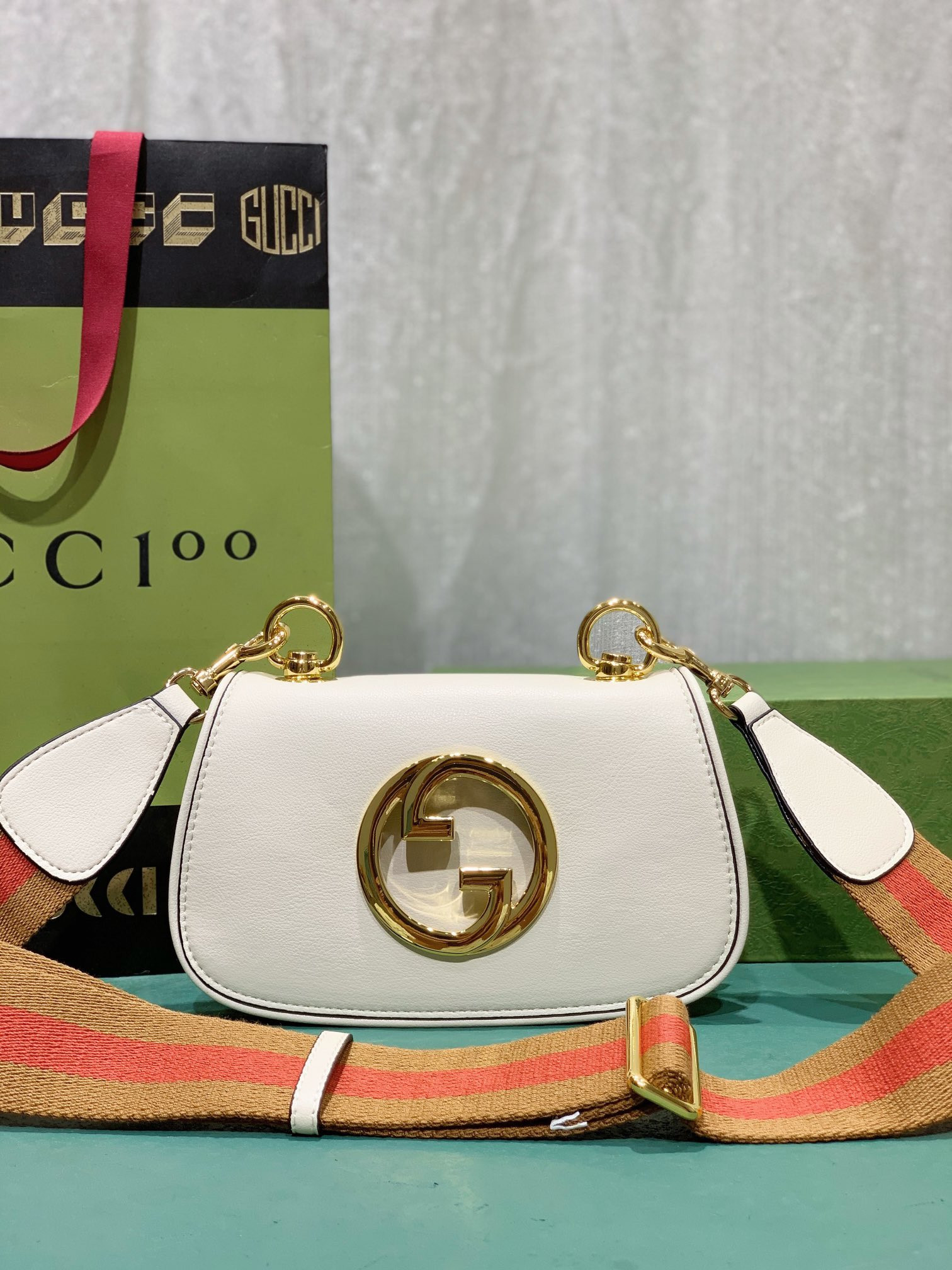 Gvc*1 BLONDIE MINI BAG WHITE 8.7"W x 5.1"H x 2.2"D