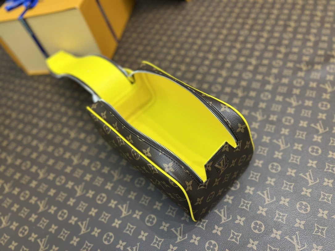 L0vis Vvtt0n M46764 Dopp Kit Toilet Pouch 28 x 15 x 16.5 cm