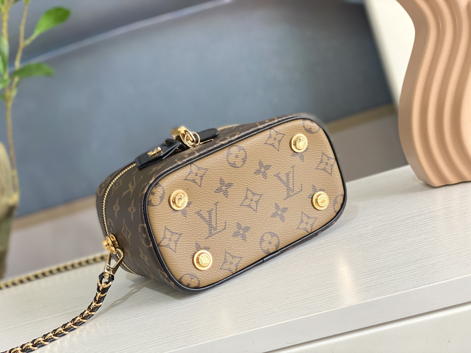 L0vis Vvtt0n M45165 Vanity PM  7.5 x 5.1 x 4.3 inches