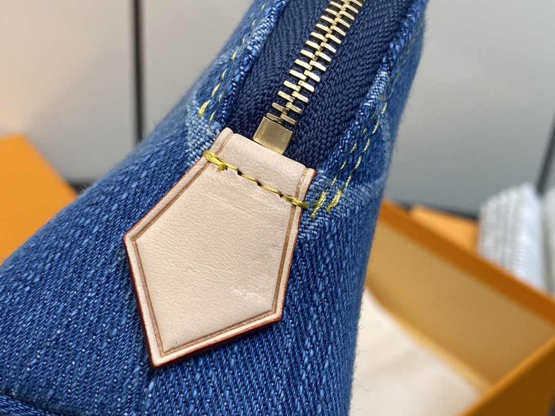 LV M24316 Pochette Cosmétique PM 19 x 12 x 6 cm