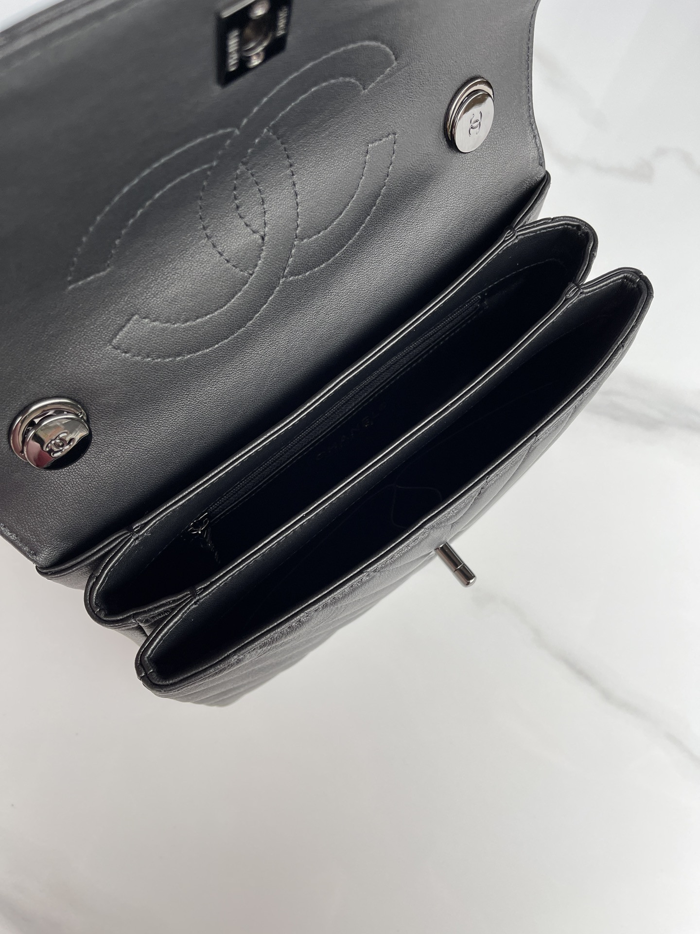 Ch**el FLAP BAG WITH TOP HANDLE 6.6 × 9.8 × 4.7 in