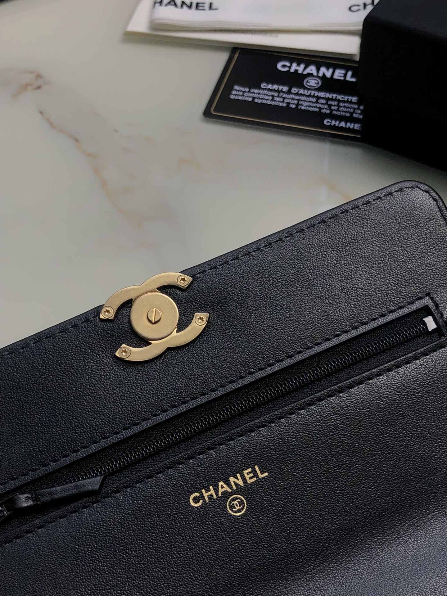 Ch**el CLASSIC WALLET ON CHAIN Black 4.8 × 7.5 × 1.4 in