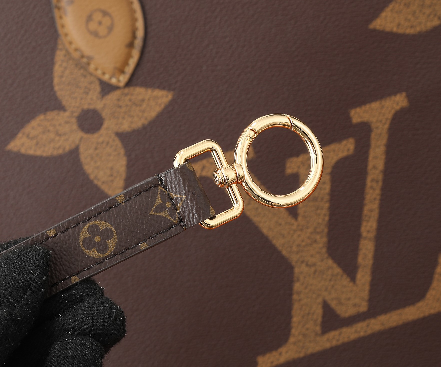 LV OnTheGo Voyage M46823 16.9 x 13 x 7.3 inches