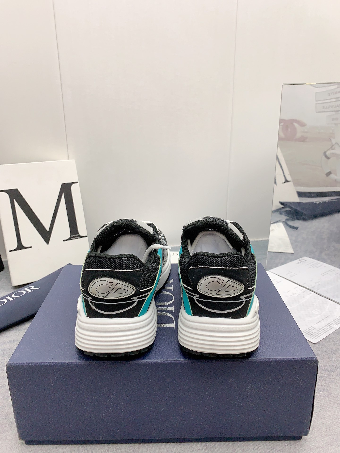 UA D10r B30 Anthracite Gray