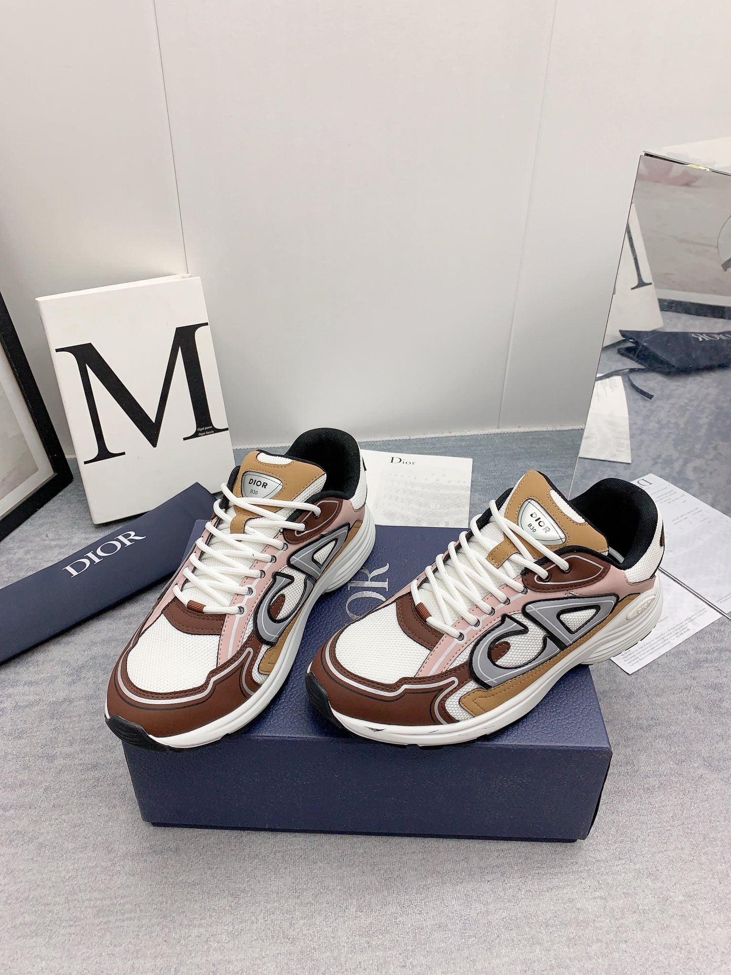 UA D10r B30 White Brown Beige