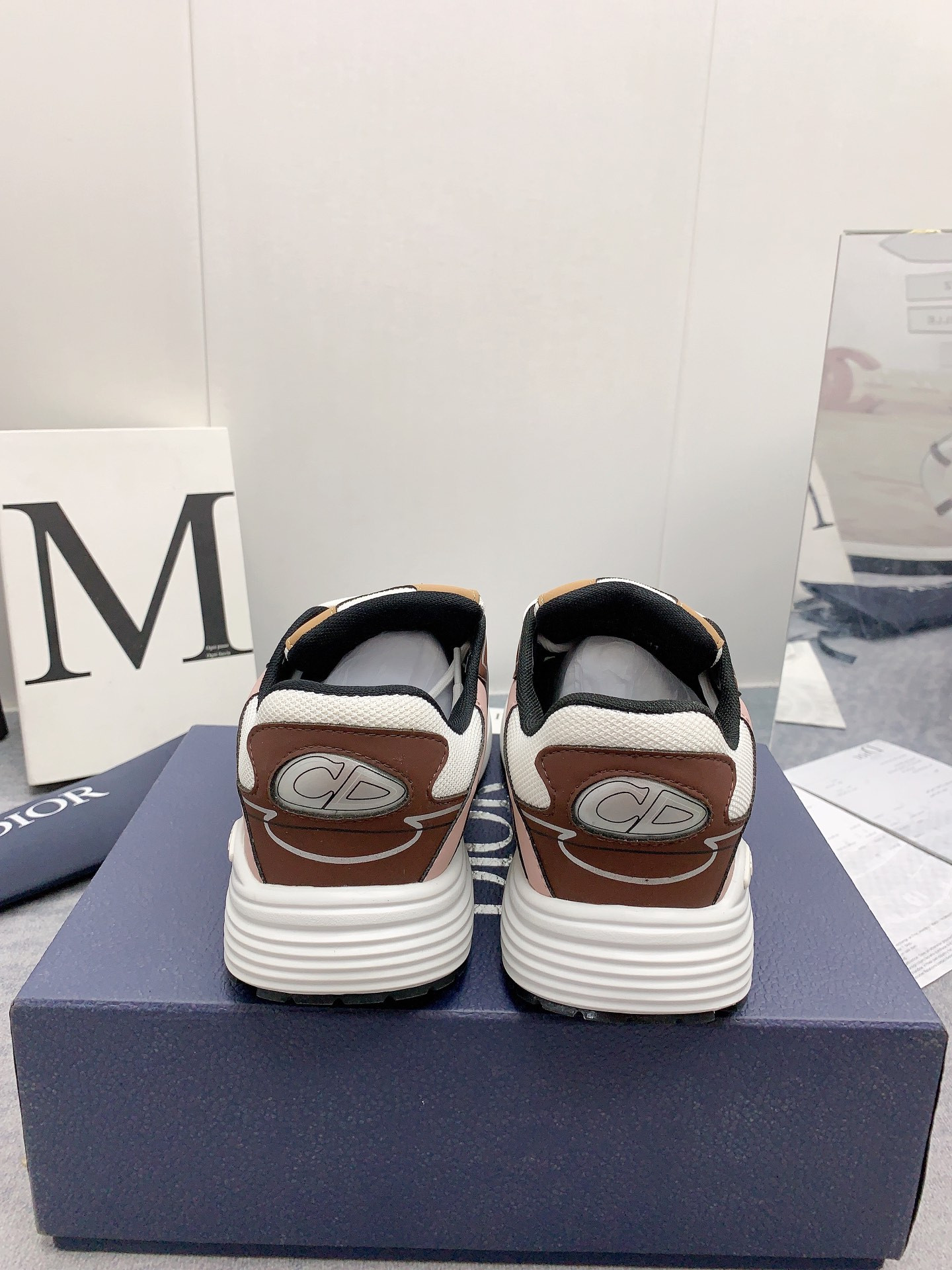 UA D10r B30 White Brown Beige