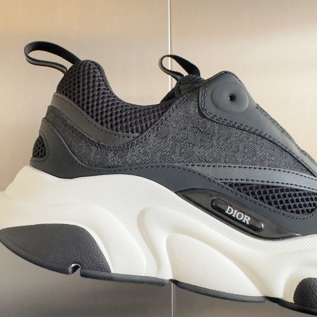 UA D10r B22 black Sneaker