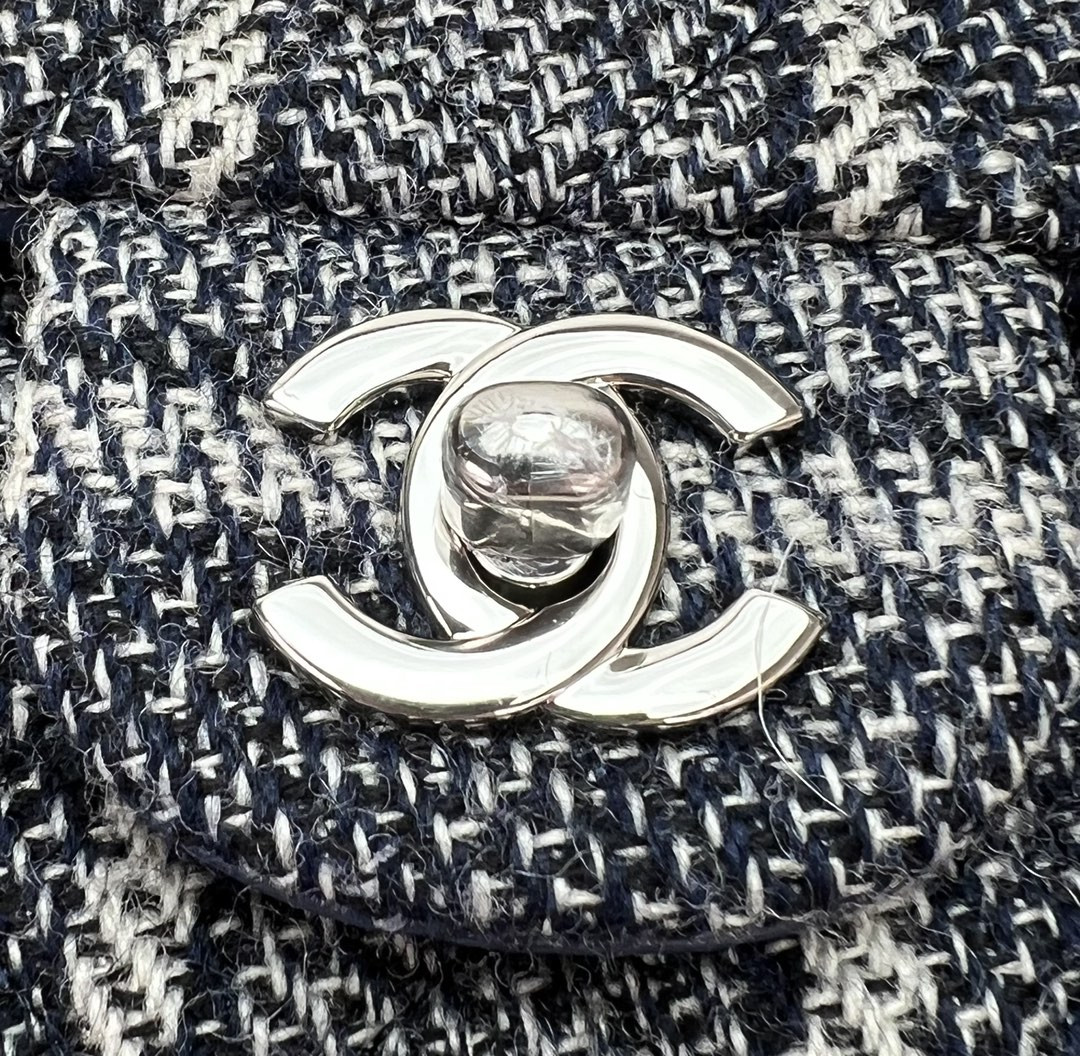 Ch**el CLASSIC 11.12 HANDBAG Tweed & Silver-Tone Metal  6 × 9.9 × 2.5 in