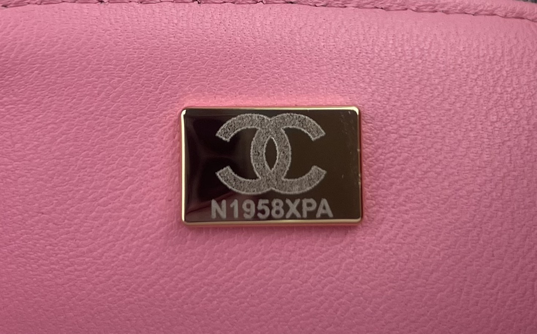 Ch**el MINI CLASSIC 11.12 HANDBAG Tweed & Gold-Tone Metal 4.7 × 7.8 × 2.3 in