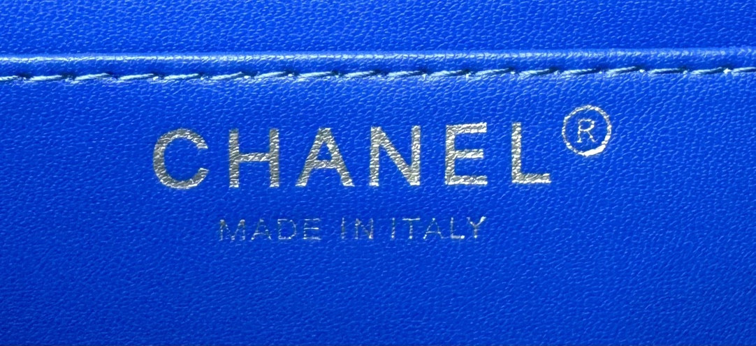 Ch**el MINI CLASSIC 11.12 HANDBAG  Tweed & Silver-Tone Metal 4.7 × 7.8 × 2.3 in