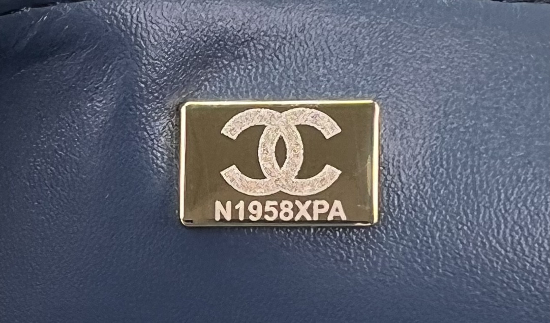 Ch**el MINI CLASSIC 11.12 HANDBAG Tweed & Gold-Tone Metal 4.7 × 7.8 × 2.3 in