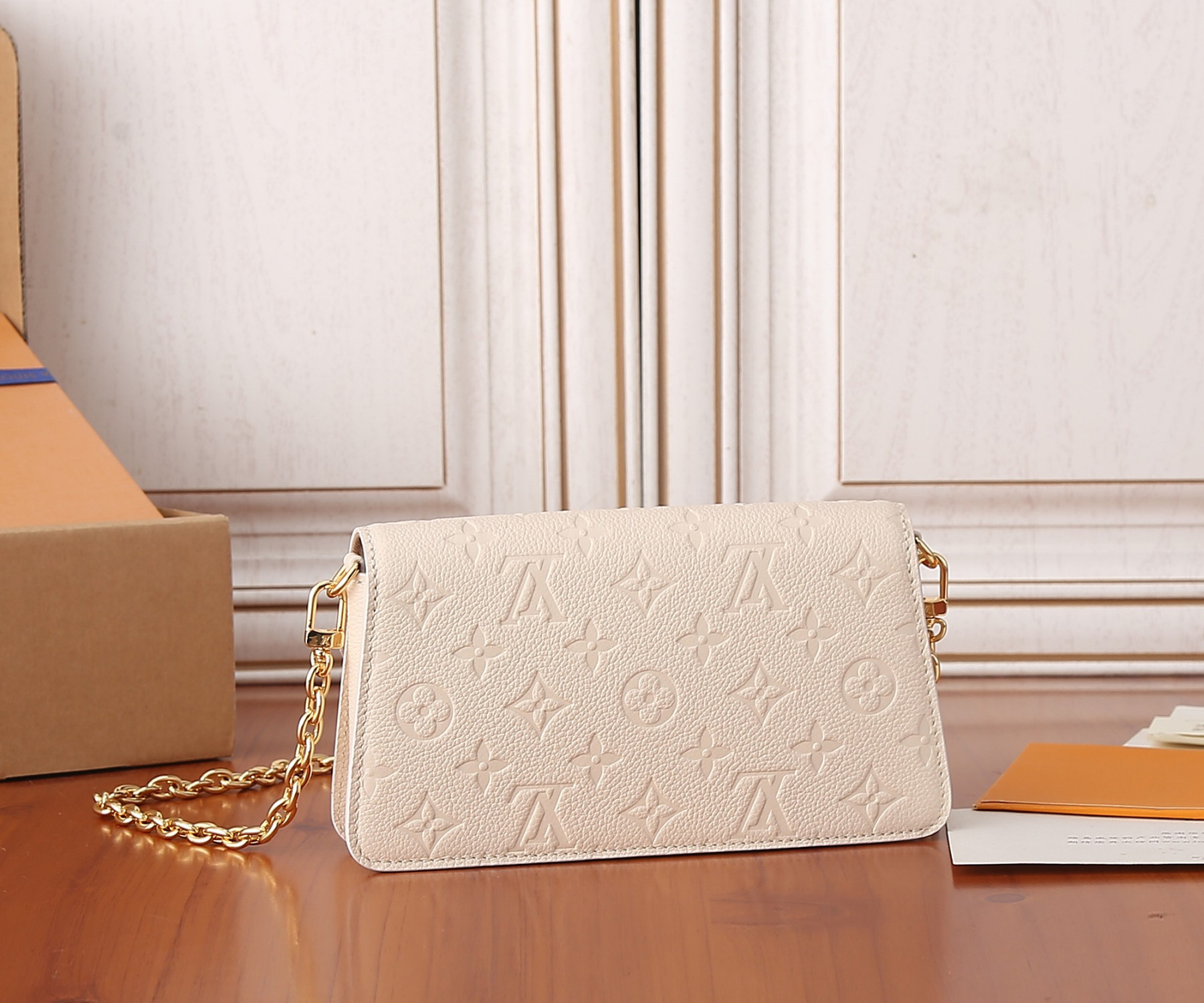 LV Wallet On Chain Métis   M82636   7.5 x 4.3 x 2.2 inches