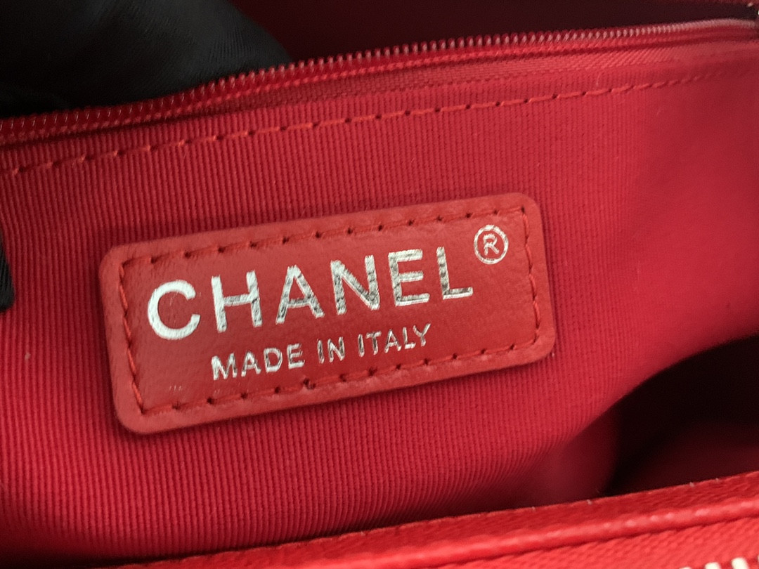 Ch**el GST CAVIAR LEATHER HARDWARE 24X33X13CM