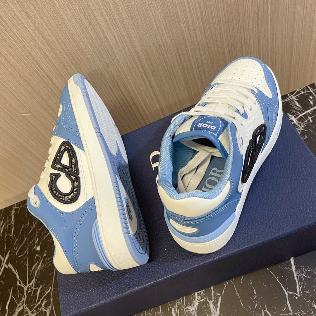 UA D10r B57 Low-Top Sneaker Light Blue and White