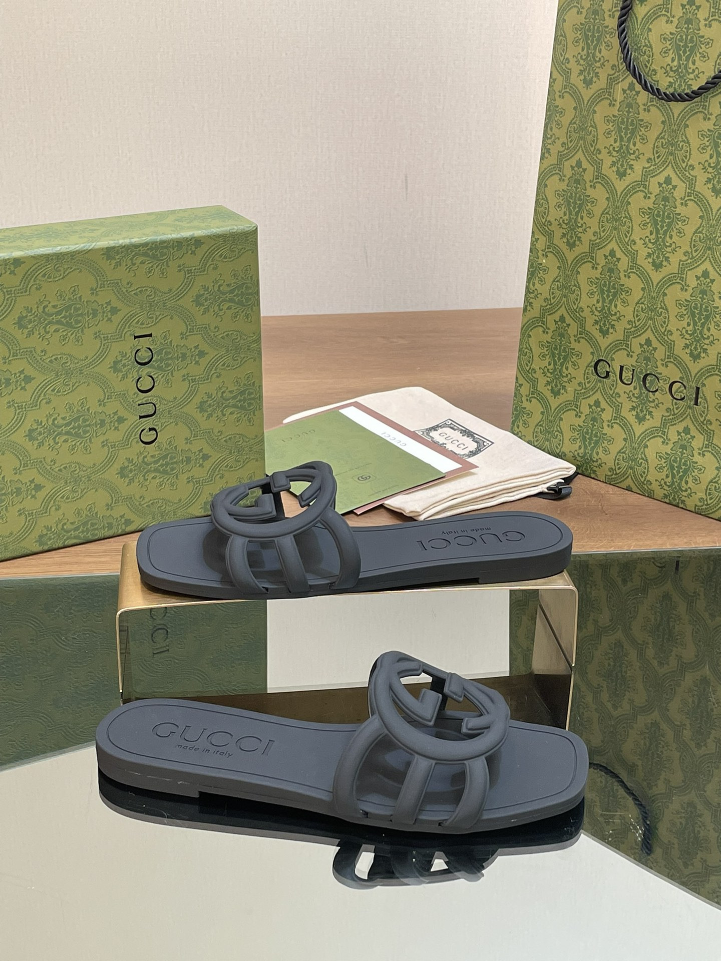 UA Gvc*1 INTERLOCKING G SLIDE SANDAL Black