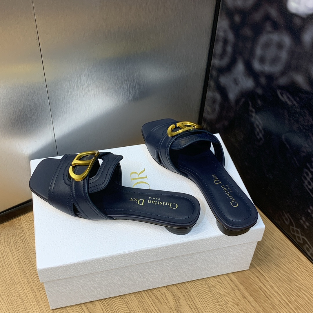 UA D10r 30 Montaigne Slide