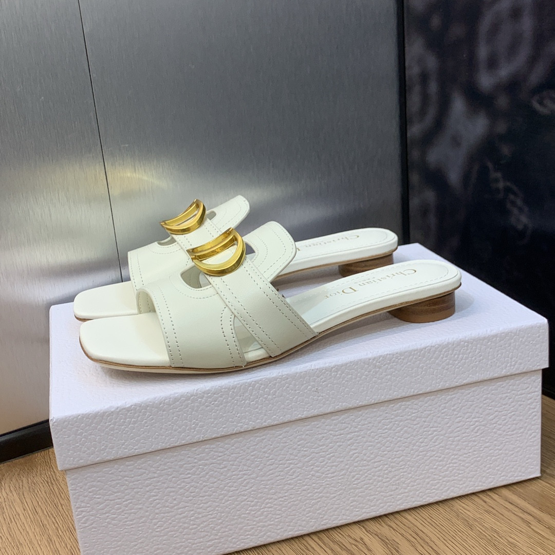 UA D10r 30 Montaigne Slide